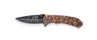 1203227 - COLTELLO CON MANICO IN FIBRA DECORATO CON TESCHIO LAMA AZZURRATA 8,5 CM - JKR431