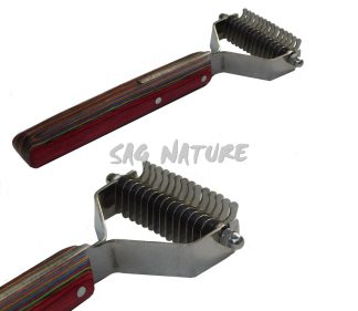 6602006 - CARDATORE CON LAME ACCIAIO INOX - MANICO LEGNO 12 CM - LARGHEZZA TESTA 5 CM - SAG NATURE