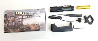 0801003 - TORCIA-LAMPADA FASCIO LUCE FISSO COMPLETA DI ATTACCO PER FUCILE - BATTERIA CARICABATTERIA E CONTROLLO REMOTO - LOWCOSTLAMP