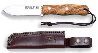 1201313 - COLTELLO BUSHCRAFT E CACCIA JBS9 TRAMPERO ACCIAIO SANDVIK 14C28N MANICO OLIVO LAMA 10 CM PESO 185 GR - COMPLETO DI FODERO PELLE - JOKER CO113