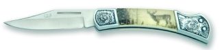 1203119 - COLTELLO TASCABILE CON MANICO BIANCO DECORATO CERVO TESTINA INOX LAMA 8 CM - JKR113
