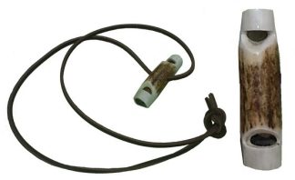 5401009 - FISCHIETTO DOPPIO IN CORNO DI CERVO (TRILLO E FISCHIO) - LUNGHEZZA 6,5 CM - COMPLETO DI LACCIO - SAG NATURE