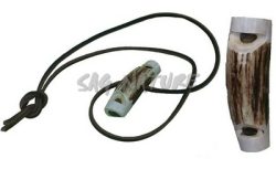 5401008 - FISCHIETTO DOPPIO IN CORNO DI CERVO (TRILLO E FISCHIO) LUNGHEZZA 8,0 CM - COMPLETO DI LACCIO - SAG NATURE