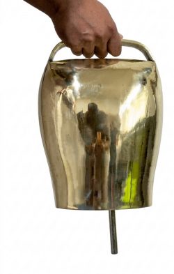 0804011 - CAMPANA IN FERRO VERNICIATO A FUOCO IN COLORE OTTONE IDEALE PER BOVINI - PESO 2,5 KG CIRCA - SAG NATURE SRL - In arrivo se vuoi prenotare il prodotto invia WhatsApp al +39 3286953793
<strong>WhatsApp3286953793Da cellulare</strong></a>