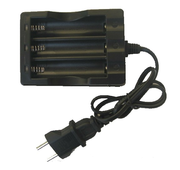 0806258 - CARICABATTERIA PER TRE BATTERIE 18650 - ALIMENTAZIONE 220V