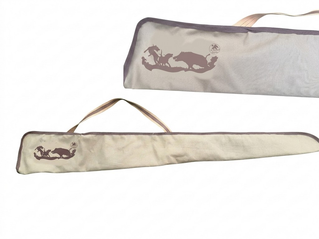 2902003 - FODERO STOFFA MEZZA ZIP COMPLETO DI TRACOLLA CON CANI E CINGHIALE - 130 CM - CF 12 PZ - LA NUOVA REGINA